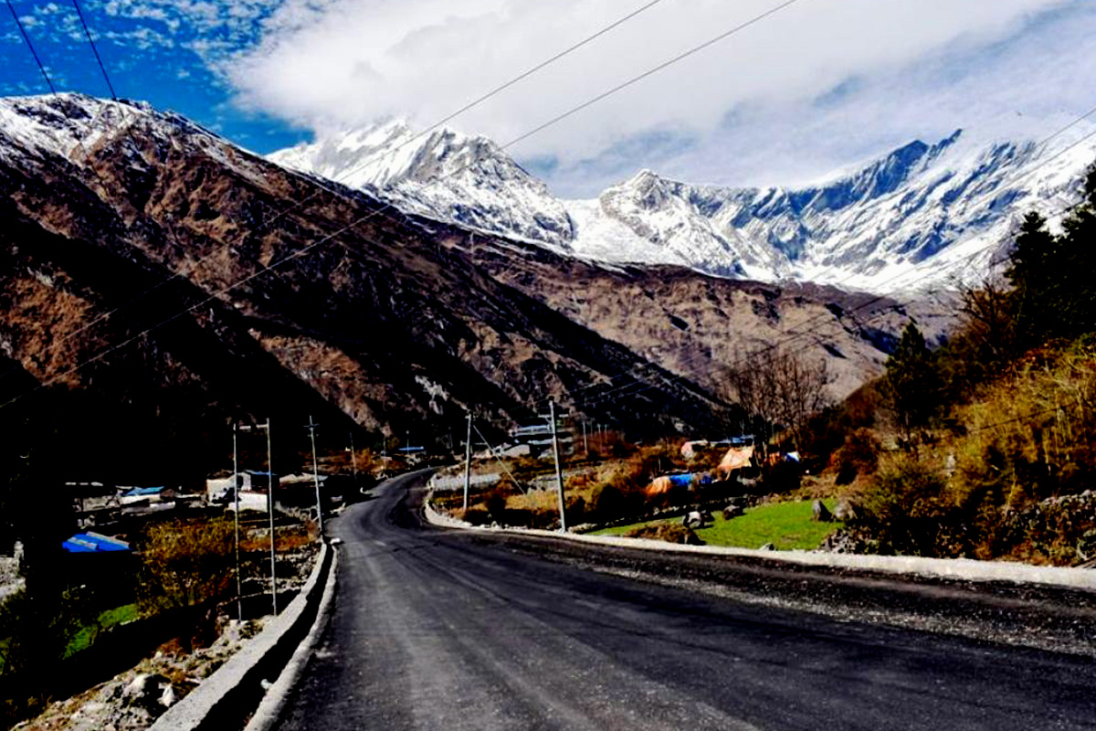 चीनको सीमा कोरला नाका जोड्ने सडक कालोपत्रे हुँदै